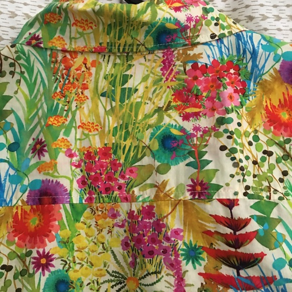 JCrew button down shirt. Beautiful bright color! Button cuffs and semi fitted - Picture 4 of 5